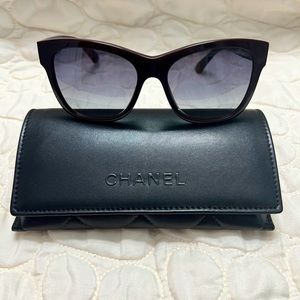 CHANEL Sunglasses SQUARE Burgundy Frame, Gray Plain Lenses